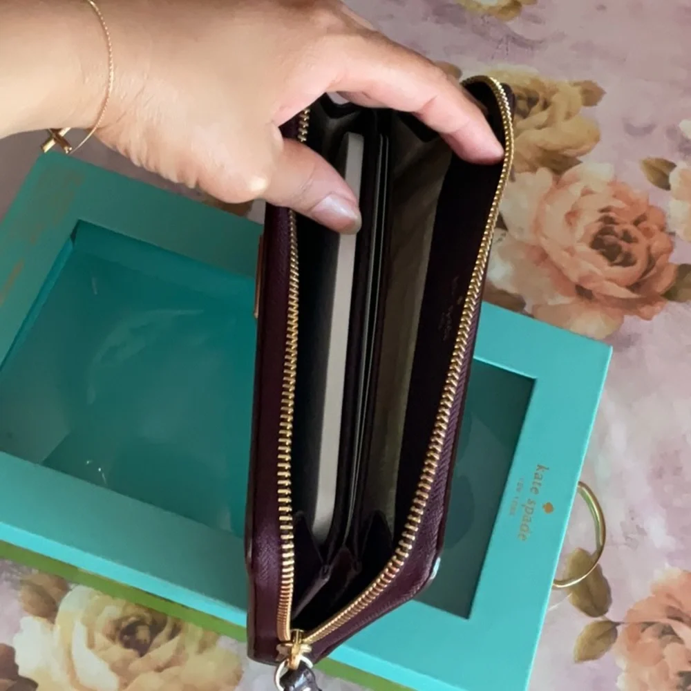 Kate Spade Perforated Wallet ♠️ - Picture 7 of 11